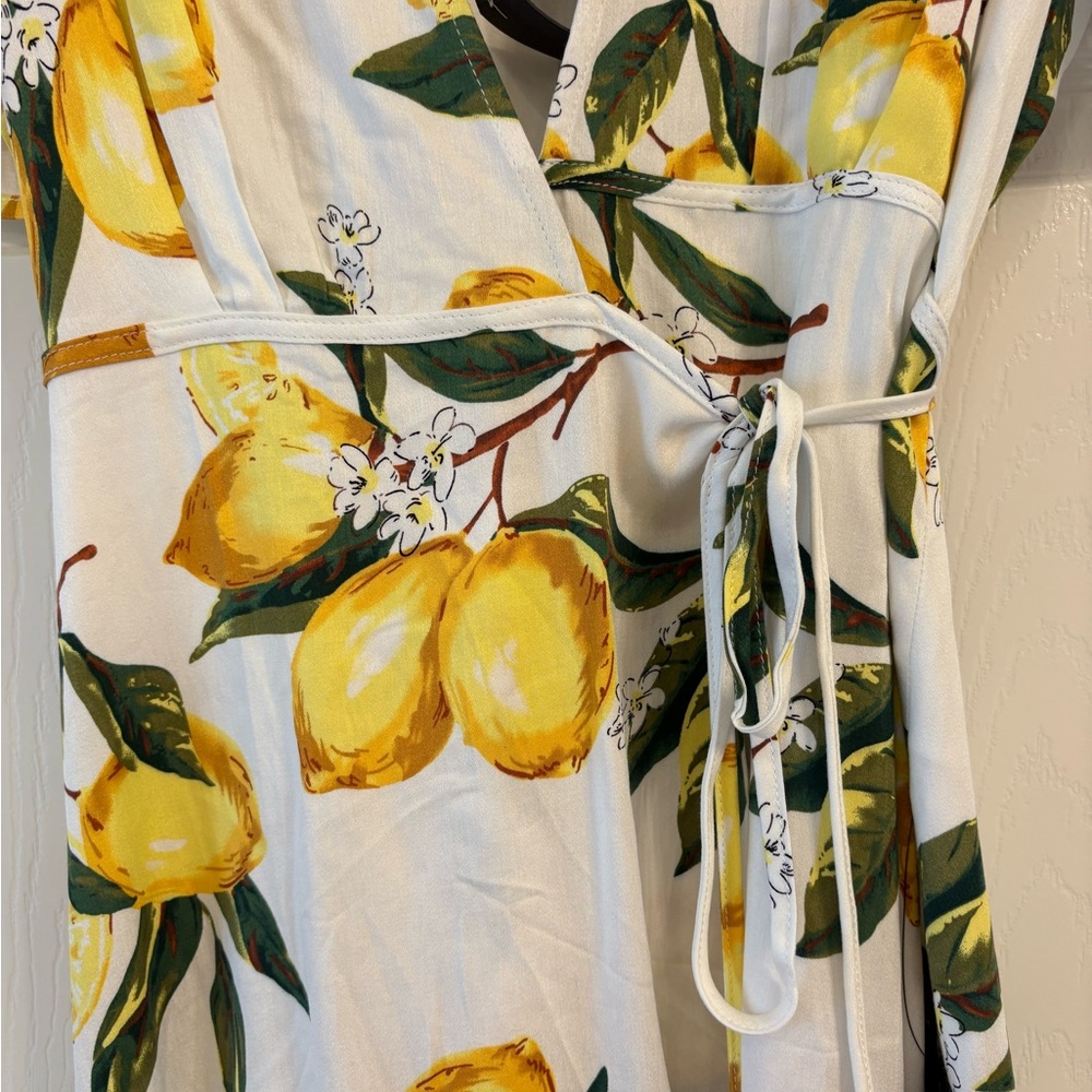 NWT Lulus A La Tart Lemon Print Wrap Dress - Picture 4 of 5